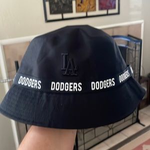 Black and white LA dodgers bucket hat